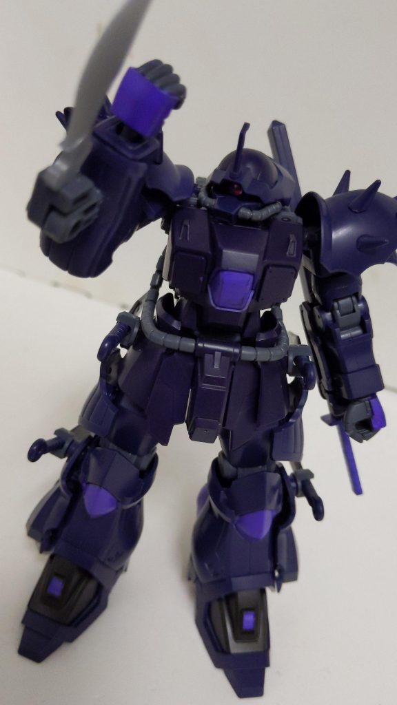 右腕に折りたたみ式のコールドナイフを追加。コールドブレードがなくてもこれと左腕の鞘の部分でインファイト。より白兵戦に特化させました。