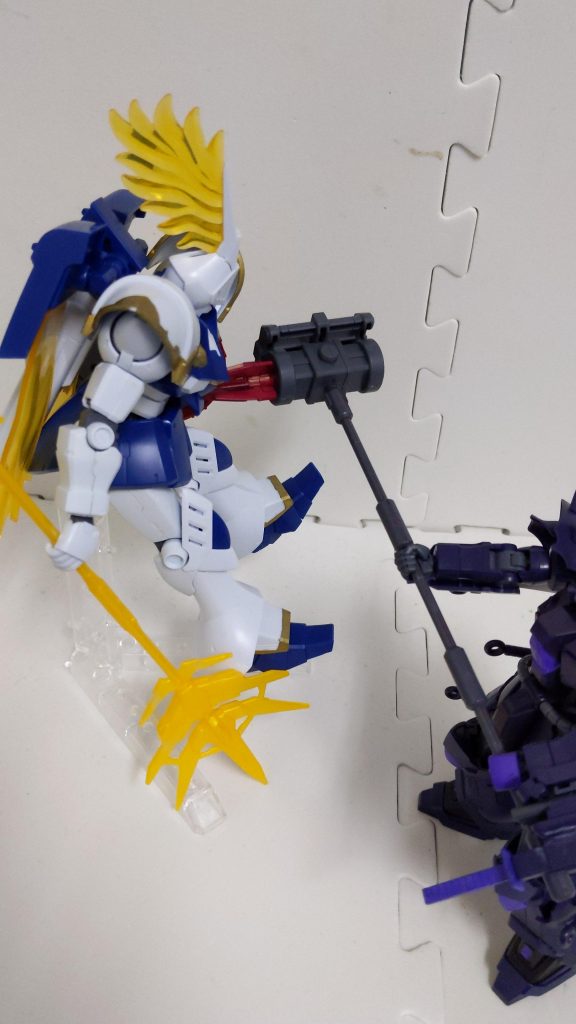 アーマーペネトレーターは画像のようにドリルの付いた方での打突が基本的な使い方です。殴った後にドリルで装甲をえぐる事により大きなダメージを与えます。