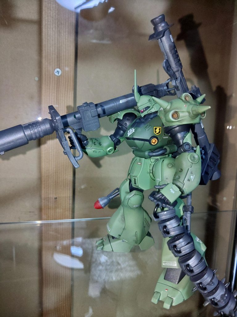 ケンプ終わりそうになったのでザク3も終わっちゃいました、デカール貼る面積いっぱいあるので、ベタベタ貼ってダサくなりましたw