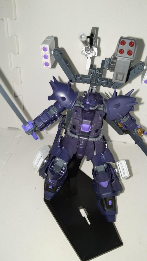 今回行ったのは制作済みの砲撃装備に可動式アーム増設とミサイルポッド追加だけです。これに……