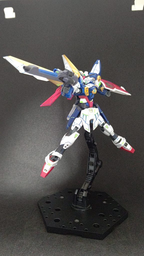 ウイングガンダム最大の武装バスターライフル。ガンダムマーカーでの部分塗装を行いました。