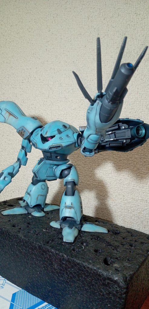 モノアイの稼働と肩裏を