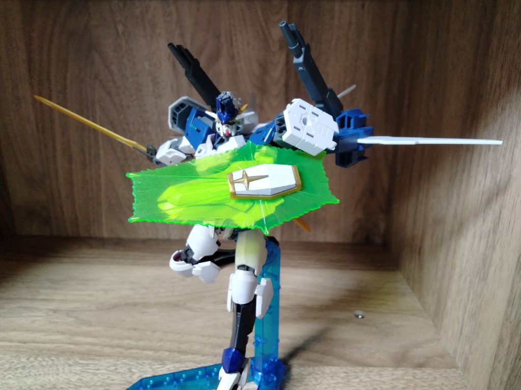 ビームシールド展開状態ブレイズルミナスを意識しました。