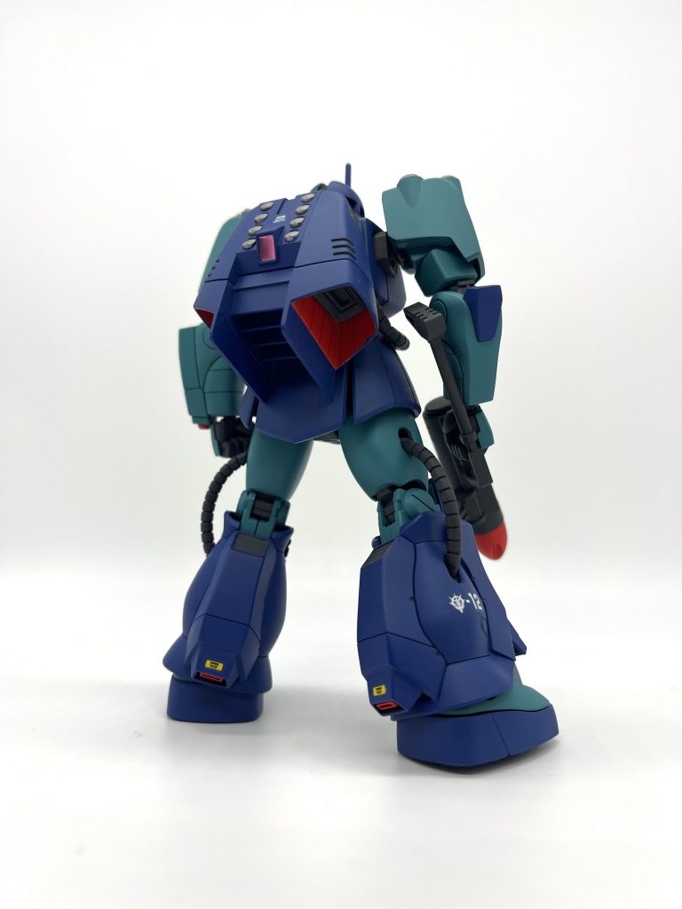 白い弾頭部分はエナメルのフラットアルミで塗りましたが、うーん…って感じになりました。