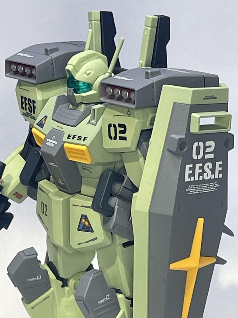 似たようなミサイルポッドを肩に装備していたので近しい感じになるかなと思いましたがやっぱり全然違う気が。