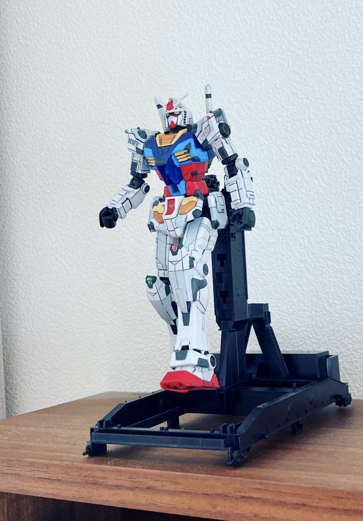 歩き出してる感じで。どんなポージングさせてもかっこいいですね!初めてレジン使ってみましたがいい感じです