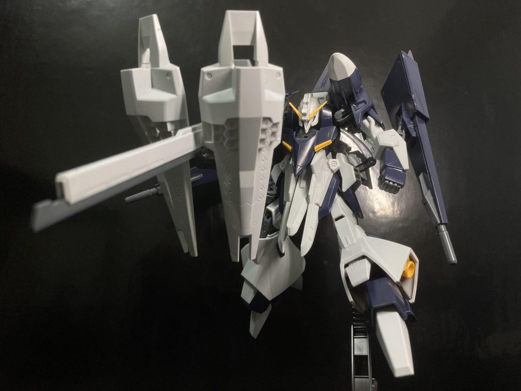 さらに連動ギミックでシールドブースターを取り付け可能です！！手元にシールドブースターがないので強化型で代用しています！基本的に3ミリなのでやろうと思えばコマンドシールドなんかも取り付けられるかと！