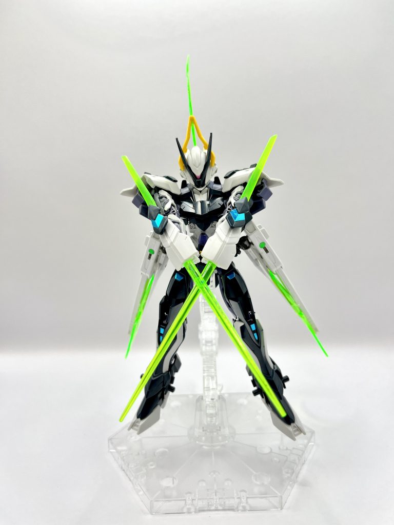 スラスターがないので飛べないし、水中や宇宙の適正も低い。ただ”それ”が戦う姿は至ってシンプル。