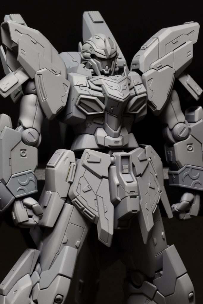 もともとこんな色味なのでサフ映えせず…