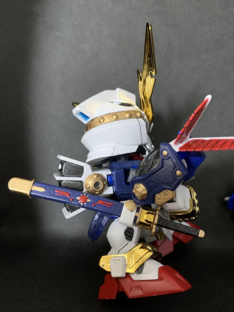 サイドショット、鞘が長くて干渉するので弓は外してしまってます。