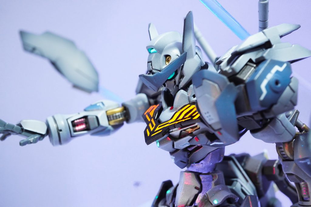 胸のシェルユニット?を光らせたいと思いかなりデザイン簡略化してではありますが蛍光塗料で光らせてます次やる時はもうちょいしっかりやりたい