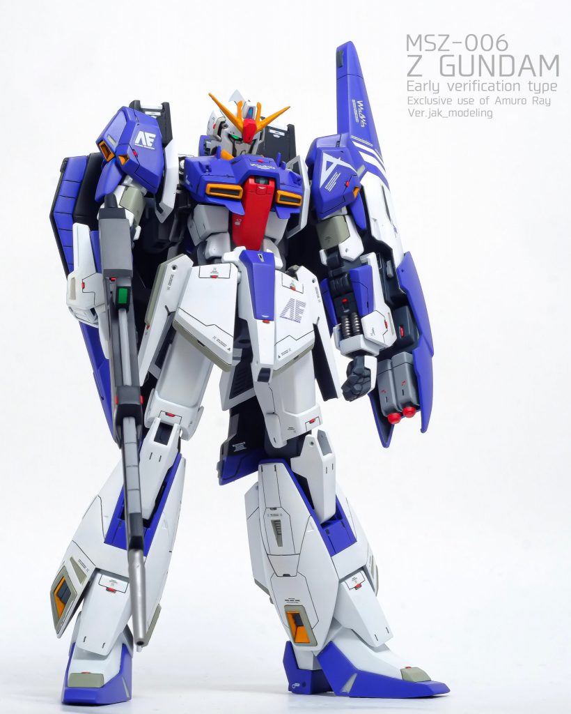 デカールはすべて水転写デカールをマークセッターを使いながら丁寧にバランスよく張り込み。今回はレッドポイントを際立たせるために赤系のデカールをはずしています。