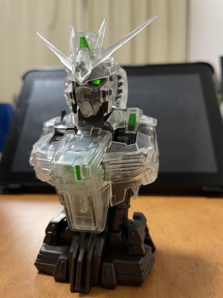 内部メカと外装のそのまま組んだパチ組みの状態です。