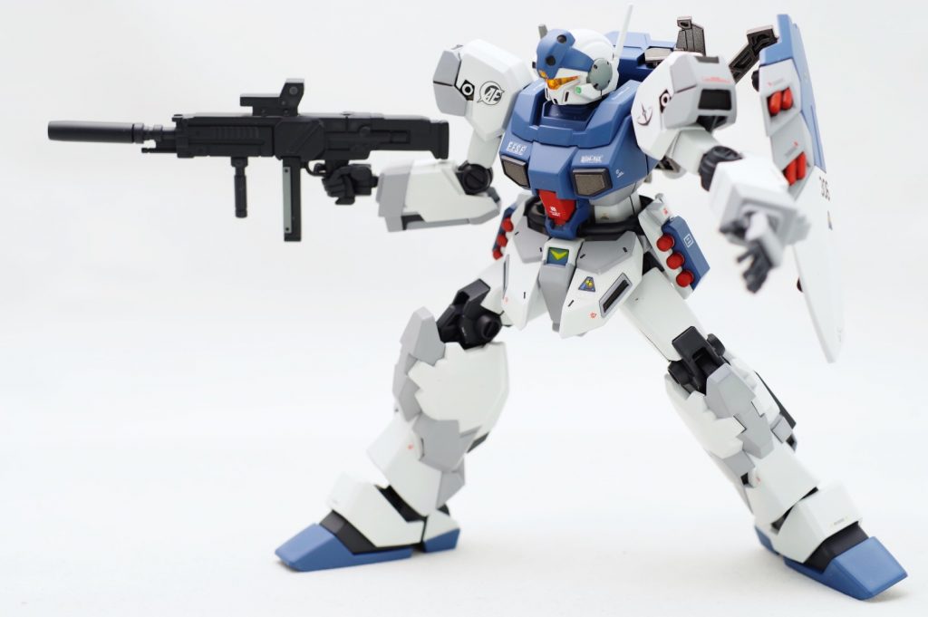 そのままで十分に格好良いので、追加のスジボリやディティールアップはしていません。展示飛行用機体という設定のためウェザリングは行わず、できるだけ綺麗に塗装する事を心がけました。