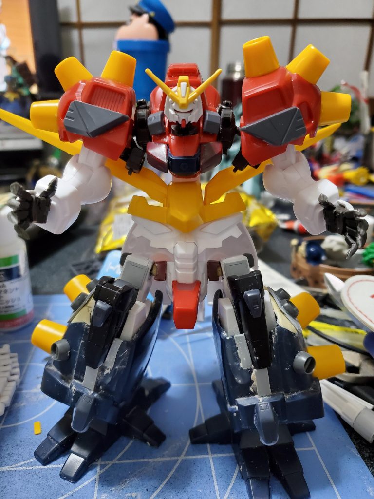 腕の付け根の位置が気に入らなかったので、前方向に付け根を移動ガンダムフレームの余りを用いて可動域を確保顔を激似だったスターバーニングガンダムのものに挿げ替え