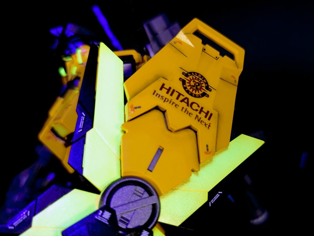 チームのロゴやらなんやらは自作デカールです