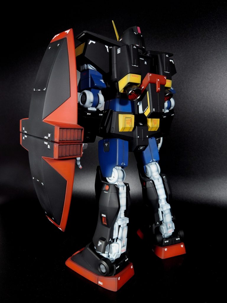 このキット、かなりの分量のABS素材のパーツがあるので保護の意味も兼ねて下地にミッチャクロンを吹いてから塗装しております