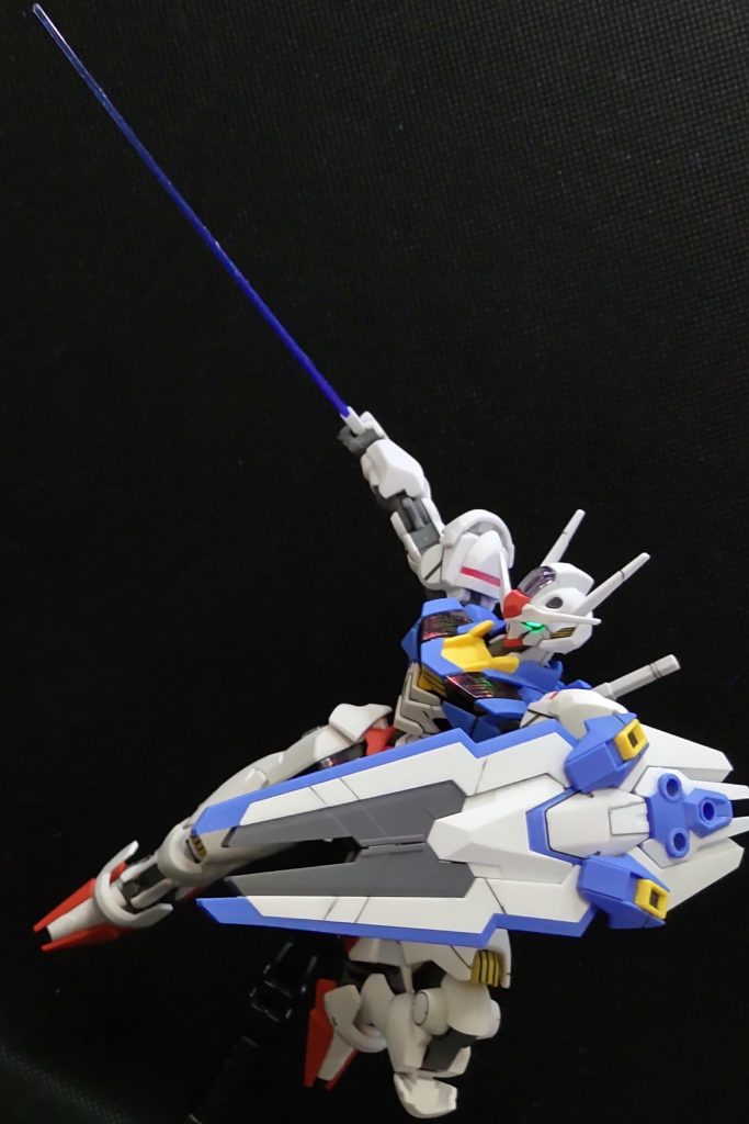 ルブリスは胸のパーツはインモールド成形のを使ったのですが、エアリアルは太ももや背中のパーツとの見た目の整合性を考えてダブルサイドシールを使いました。でも結構見えるもんで、悪くないなと。