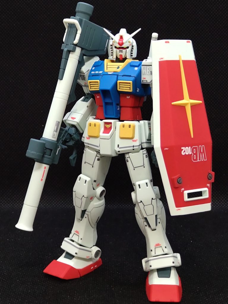 劇中未使用のハイパーバズーカを(笑)