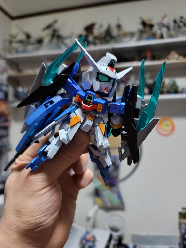 基本塗装が終わって遊んでるときの写真です。この後デカールを貼ってる時のSD作りの楽しさが今も続いてます