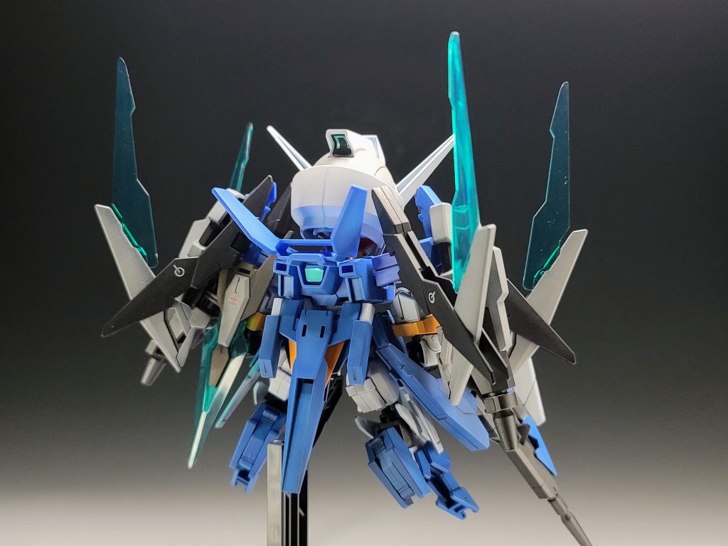 バックショット。可動はほぼできない盛り方なのでそんなに見せられる写真が無いという(´;ω;`)ただクリアパーツとトゲトゲが多めなのでかっこいいのでは