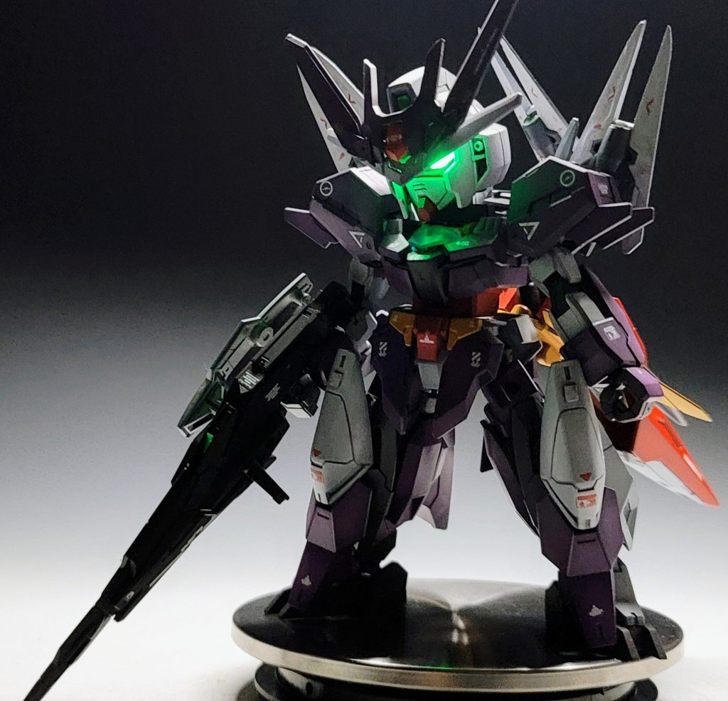 楽しくなってライトを少なめの逆光だけで撮影ギラッ!っと光るのも悪そうで強そうです(((o(*゚▽゚*)o)))