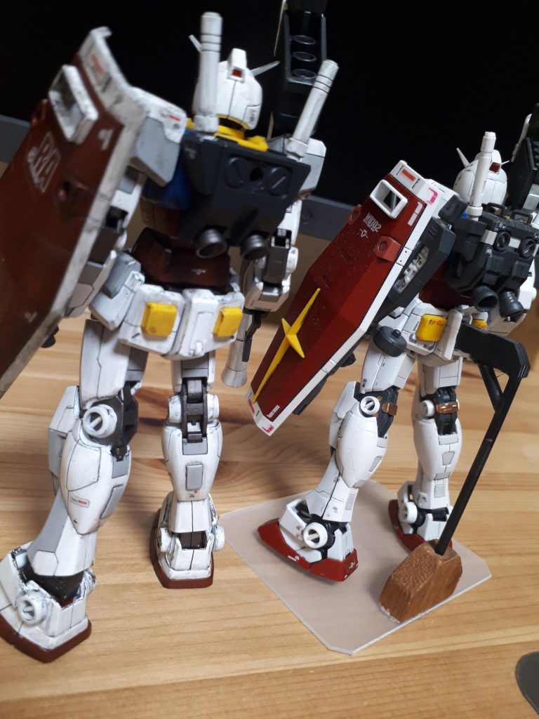 スジ彫りの太さとか、ディテールの厚さとか似ても似つかないw