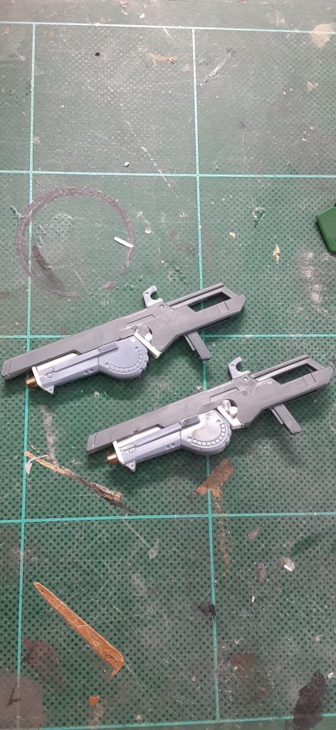 武器はディアスのビームピストル基部にガンダムハルートのソードのジャンクパーツを組み合わせました。