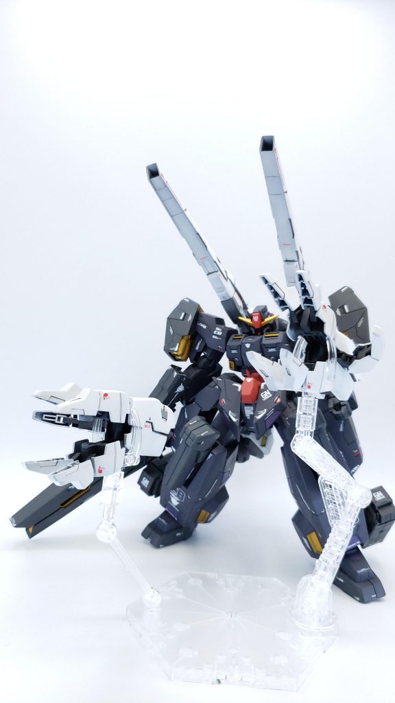 GNクローをファングのように飛ばして敵を粉砕します!