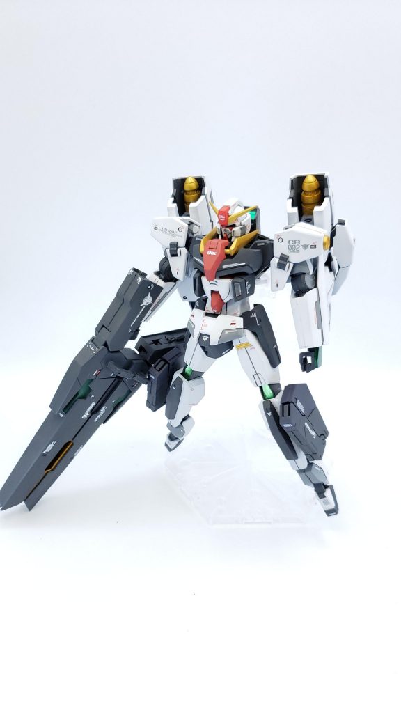 セラフィムガンダムにはラファエルのGNクローとアストレアのビームピストルを装備し、逆三角形で脚が細すぎるスタイルの悪さをちょっとカバーしてみました😅