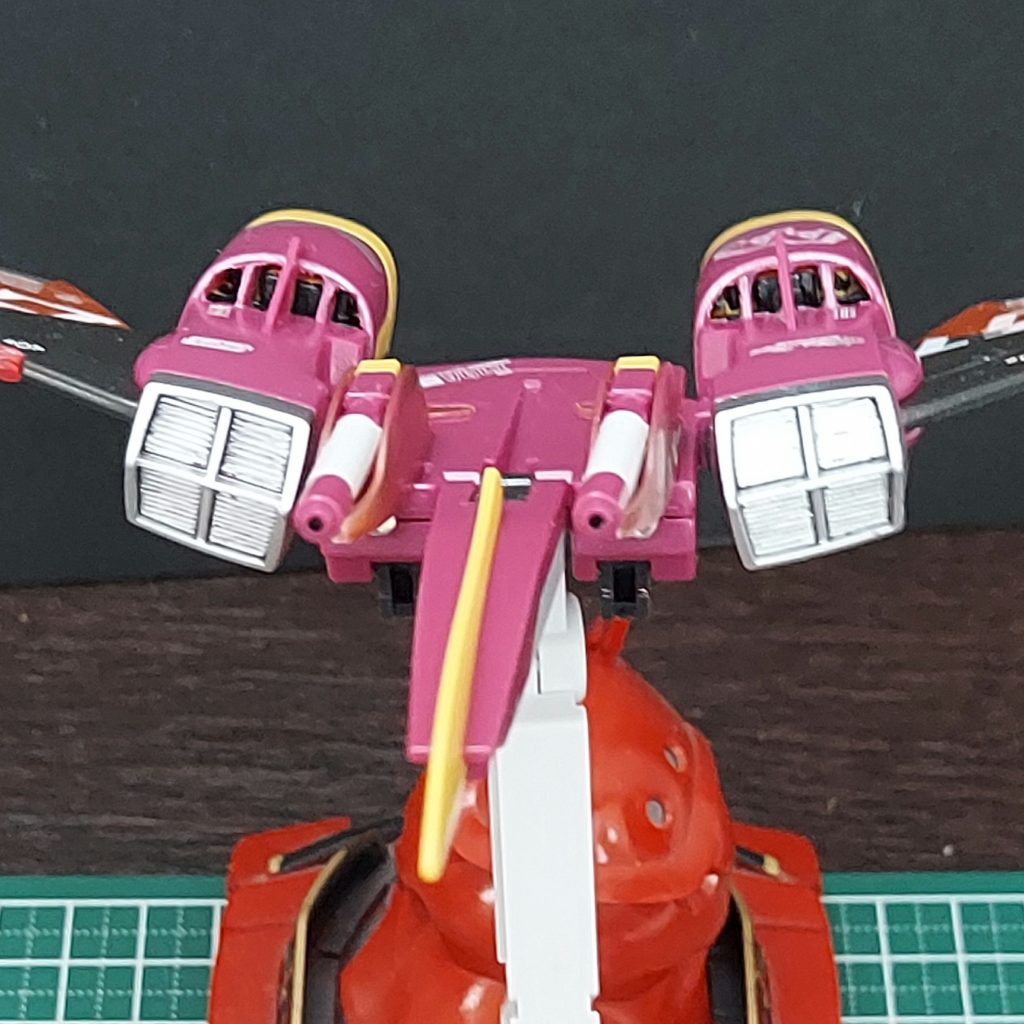 ファトゥム01のエンジンくり抜きが大変でした。