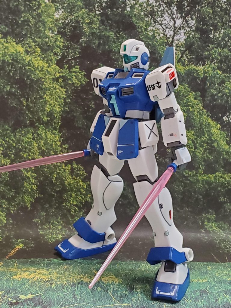 連邦軍エースパイロットは得意とするビームサーベル二刀流で戦闘態勢😤✨