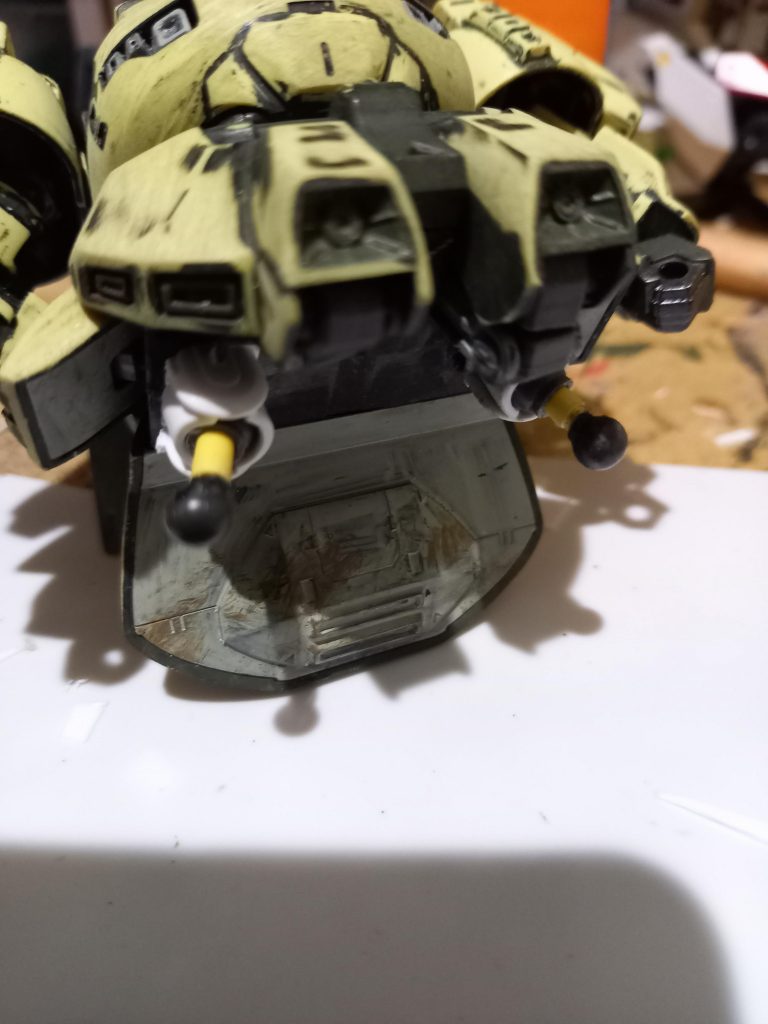 足だけ延長。元々ジャンクで真っ黒に塗装されてた物を購入したので色落としからスタート。