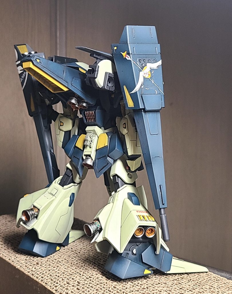 実は後ろ姿の方がお気に入りで、見た目にもよく分かるディテールアップが随所に見られます。