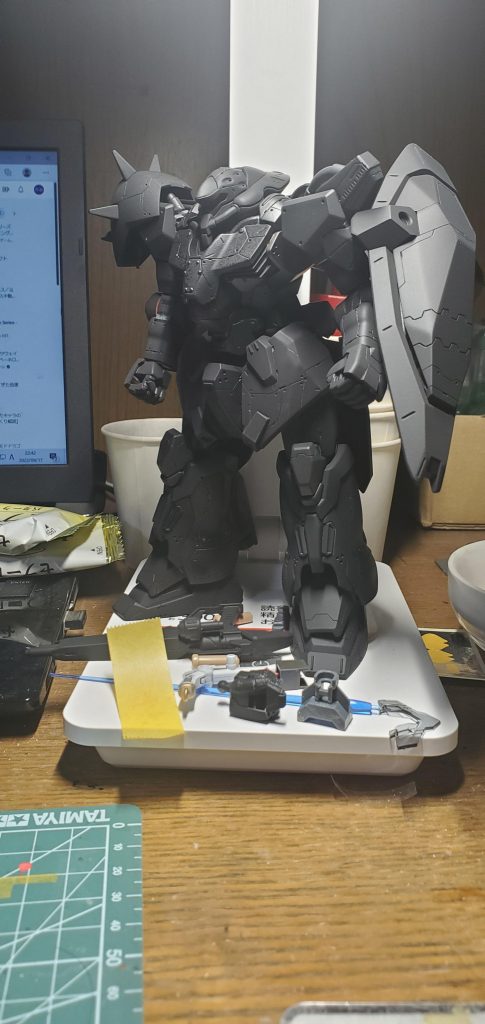 サフった。サフし過ぎて深く掘ったスジボリも消える所が、、、