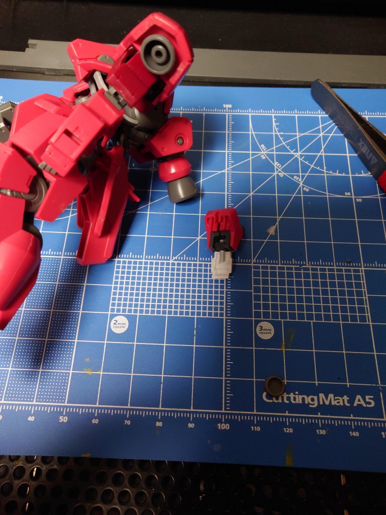 ネタとしては以前から思いついていましたが、流星号が手に入らず温めていました。この内容ならグレイズでも出来ることは分かっています…。でも流星号で作ることに拘りがありました。その後、アゴなしジャンク品を手に入れたのですが、返って口元の工夫が出来たので良かったと思っています。