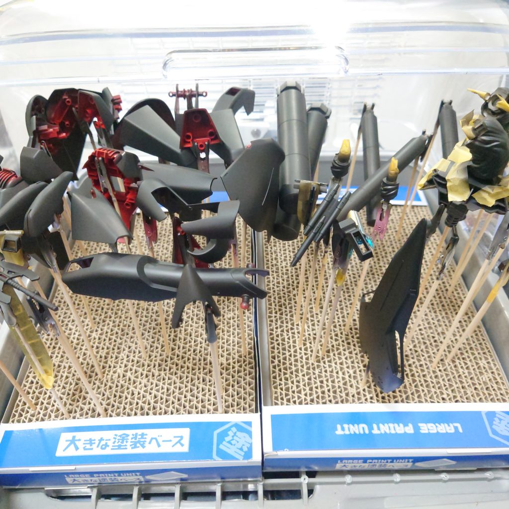 基本的にガイアノーツさんのサフブラック→アルティメットブラック→スターブライトジュラルミン→クリアーレッドで進めました