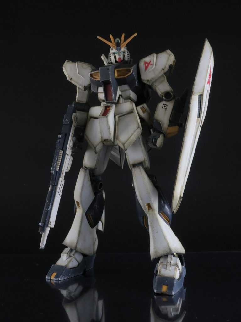 最後にリアルタッチマーカーのブラウンで雨だれならぬ錆だれ的な汚れをちょっぴり追加。この垂れてる汚れ表現が好きなんですよね。