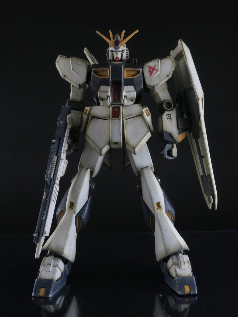 エナメルでチッピングした結果は特に問題ありませんでしたが、チッピングした箇所にリアルタッチマーカーのブラウンでサビ表現しようとしましたが、これがいまいちやりづらい。焼鉄色は水性なので、水性のマーカーとうまく混ざるのかもしれません。これがエナメルだと、水性のリアルタッチマーカーと混ざらず今ひとつな感じでした。