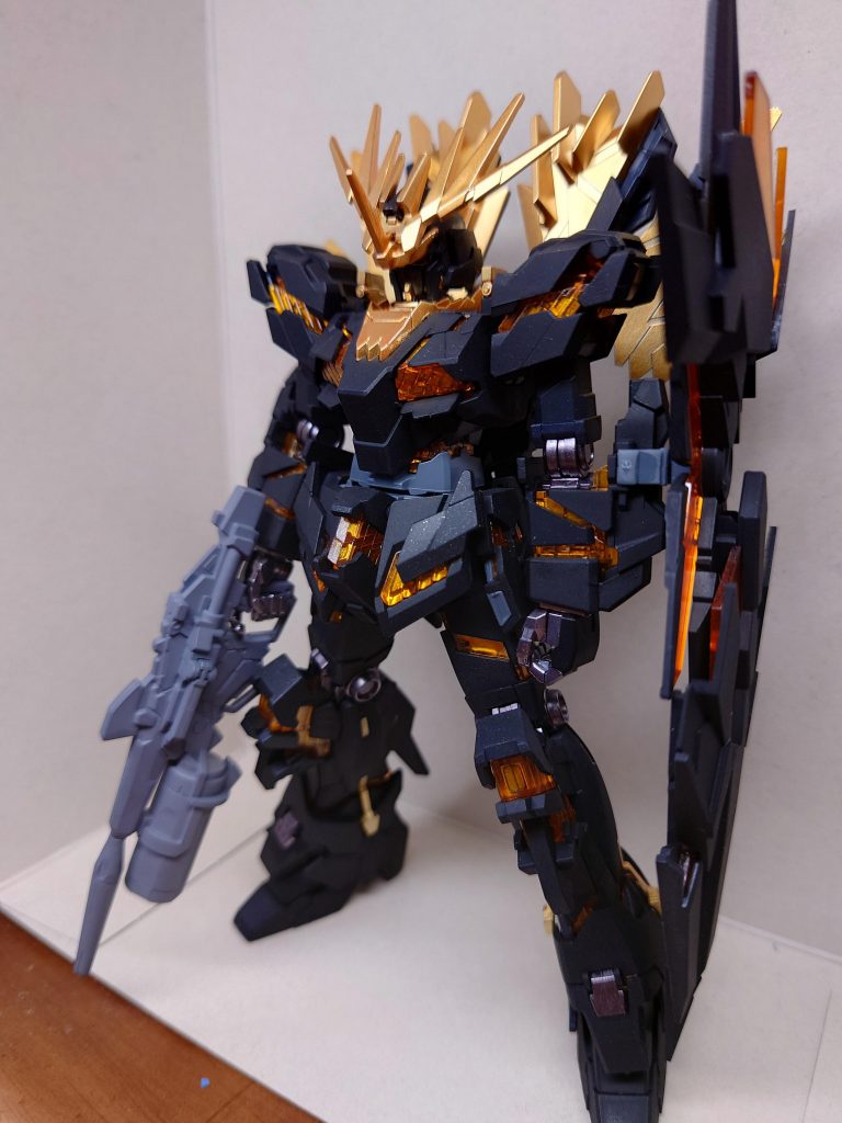 ここから下は軽くアクションポーズ！やはりアームドアーマーDEやビームマグナムはカッコイイ…