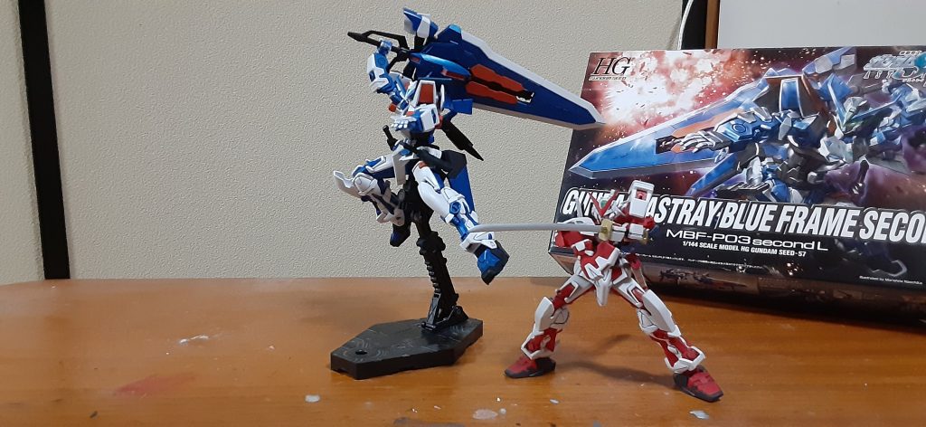 最後にレッドフレームと合わせ目消してすみいれもしてます。