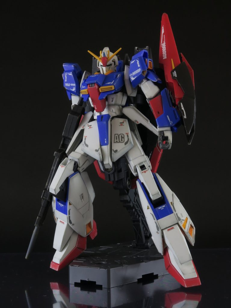 デカールはRGのZガンダム用です。全部は使用しませんでしたが、デカールだけでかなりRGに近づきますね。AGのデカールは別のものだったかな。