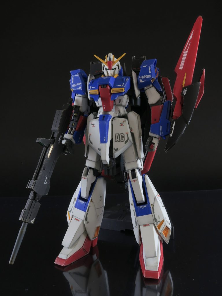 目以外はキットのシールを使ってます。バックパックの翼の赤いところもがっつり使ってます。部分塗装は最小限。