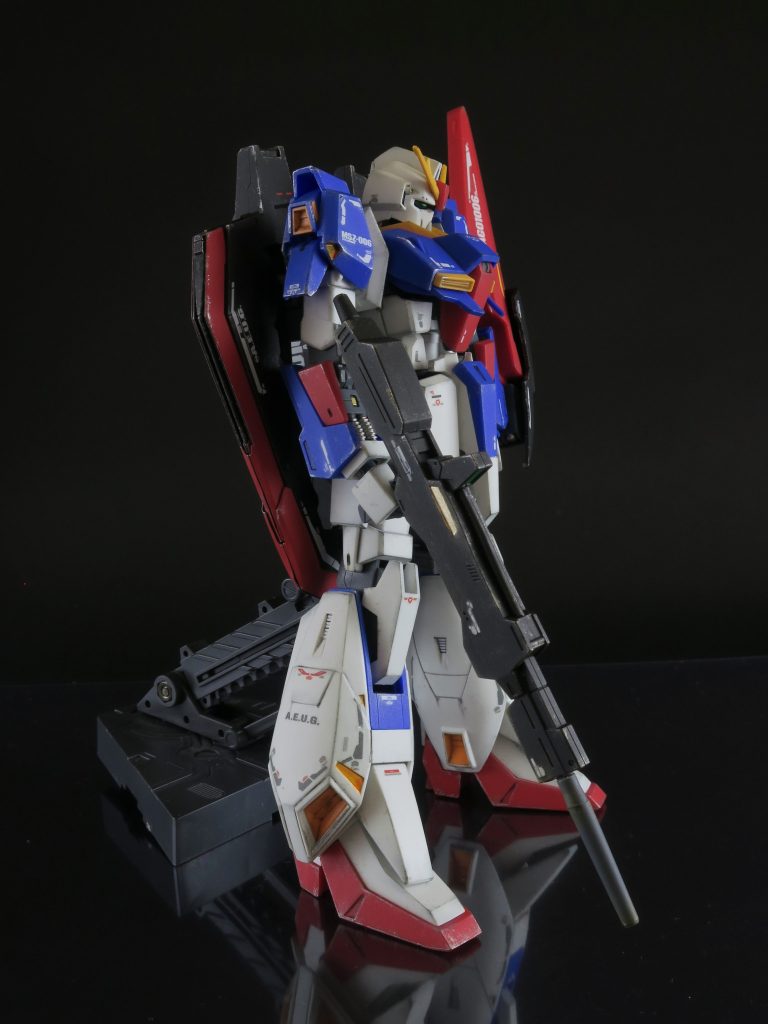 タミヤエナメルのメタリックグレイとチタンシルバーでエッジにドライブラシ。今回はチッピングしていません。