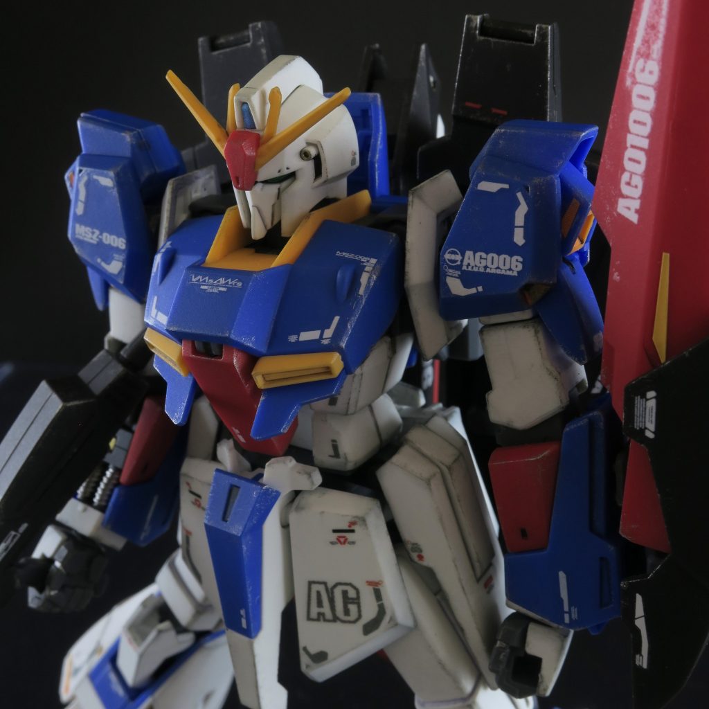 成形色のブルーが良い色しています。