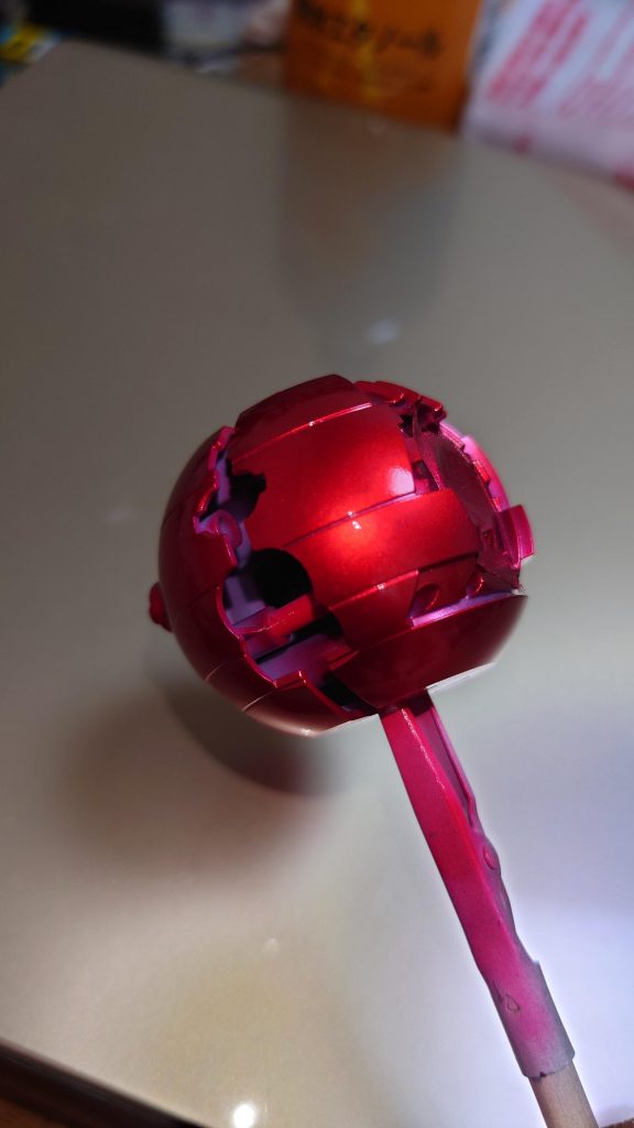 スレッガーさんイメージの時は前後バラバラに塗装して、色合いが違ったから、今回は前後同時に塗ってみた。他の細かいパーツは別塗装だから同じ濃さにするのが難しいですね。気にせずいきました😂