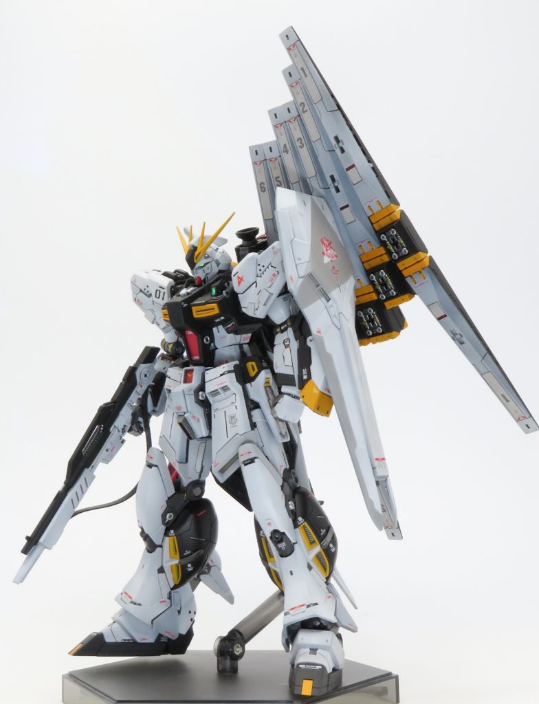 ν GUNDAM–3枚目/制作者：布団大魔王