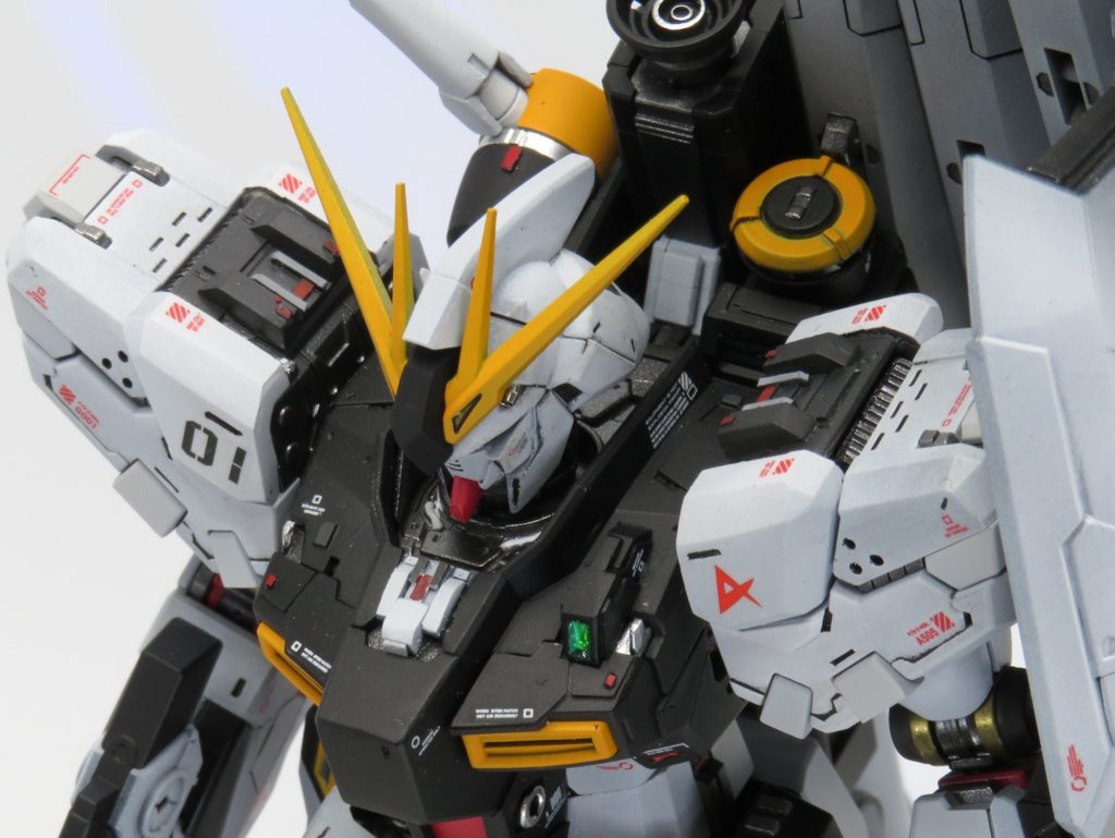 首回り、肩のフレーム等はプラ板を貼って作りました。肩は椎茸も栽培してたり