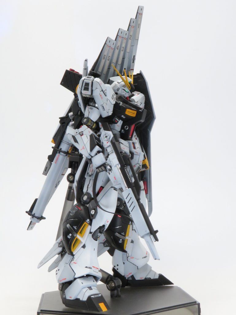 ぐるっと一周ベースがRG Hi-νのため通常よりもマッシブな雰囲気に