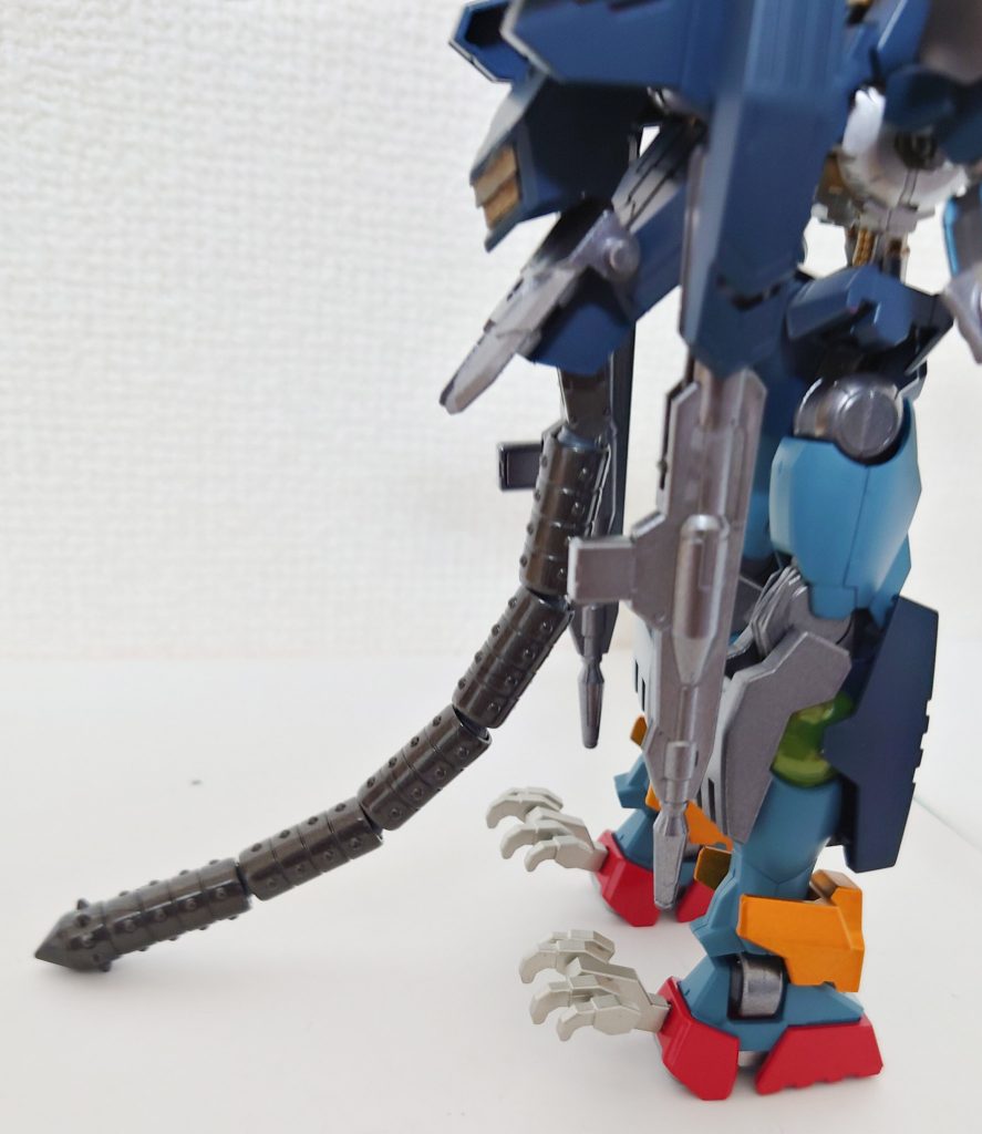 かかとにビースト形態になる際の仕掛けを施してます。